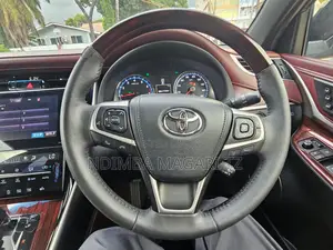Toyota Harrier 2.0 2017 Black