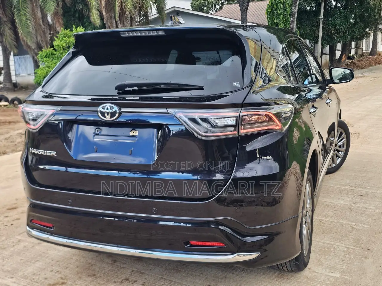Toyota Harrier 2.0 2017 Black