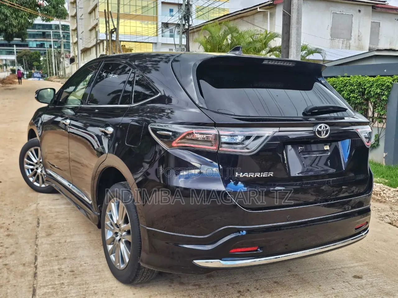 Toyota Harrier 2.0 2017 Black
