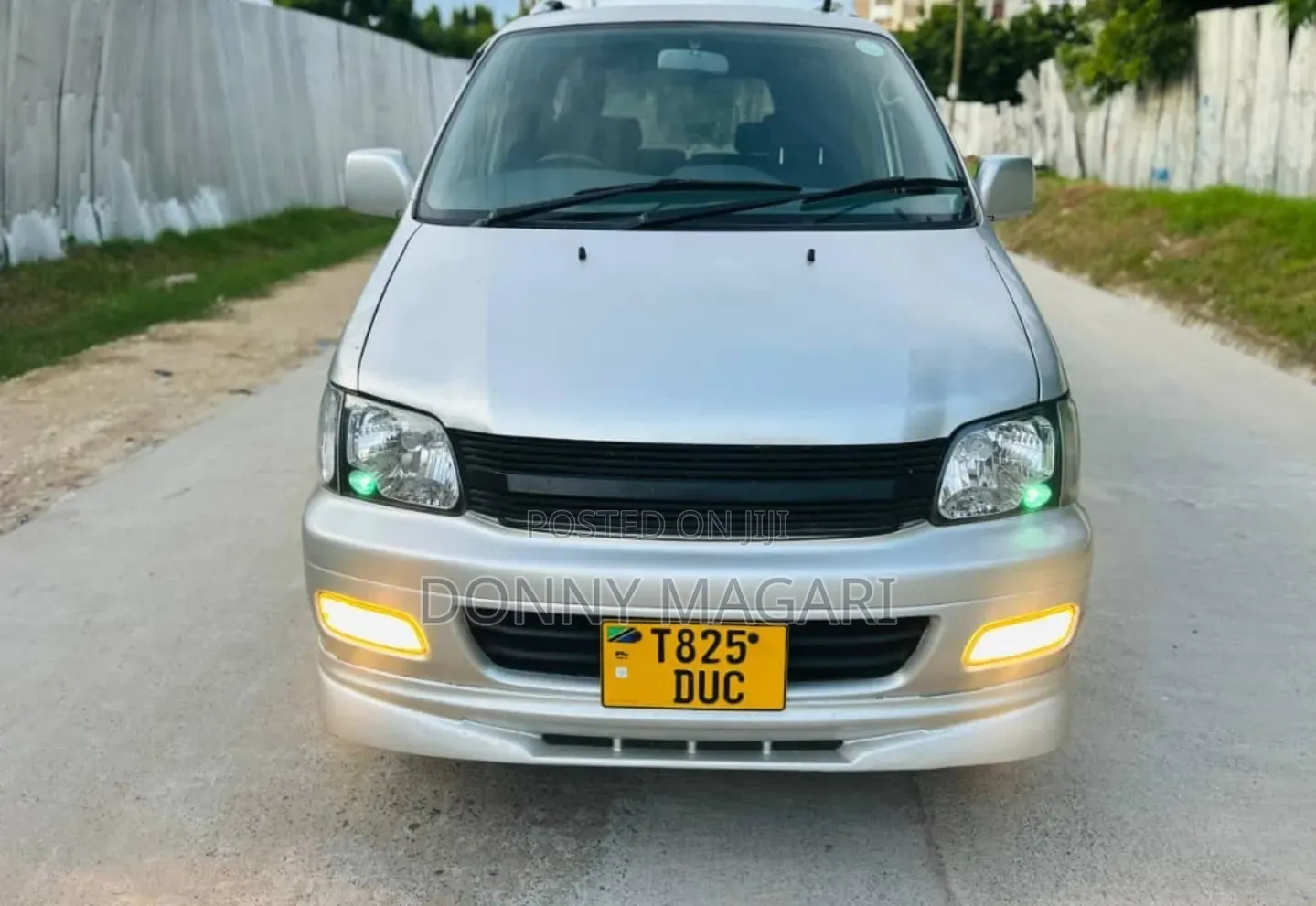 Toyota Noah 2003 Silver