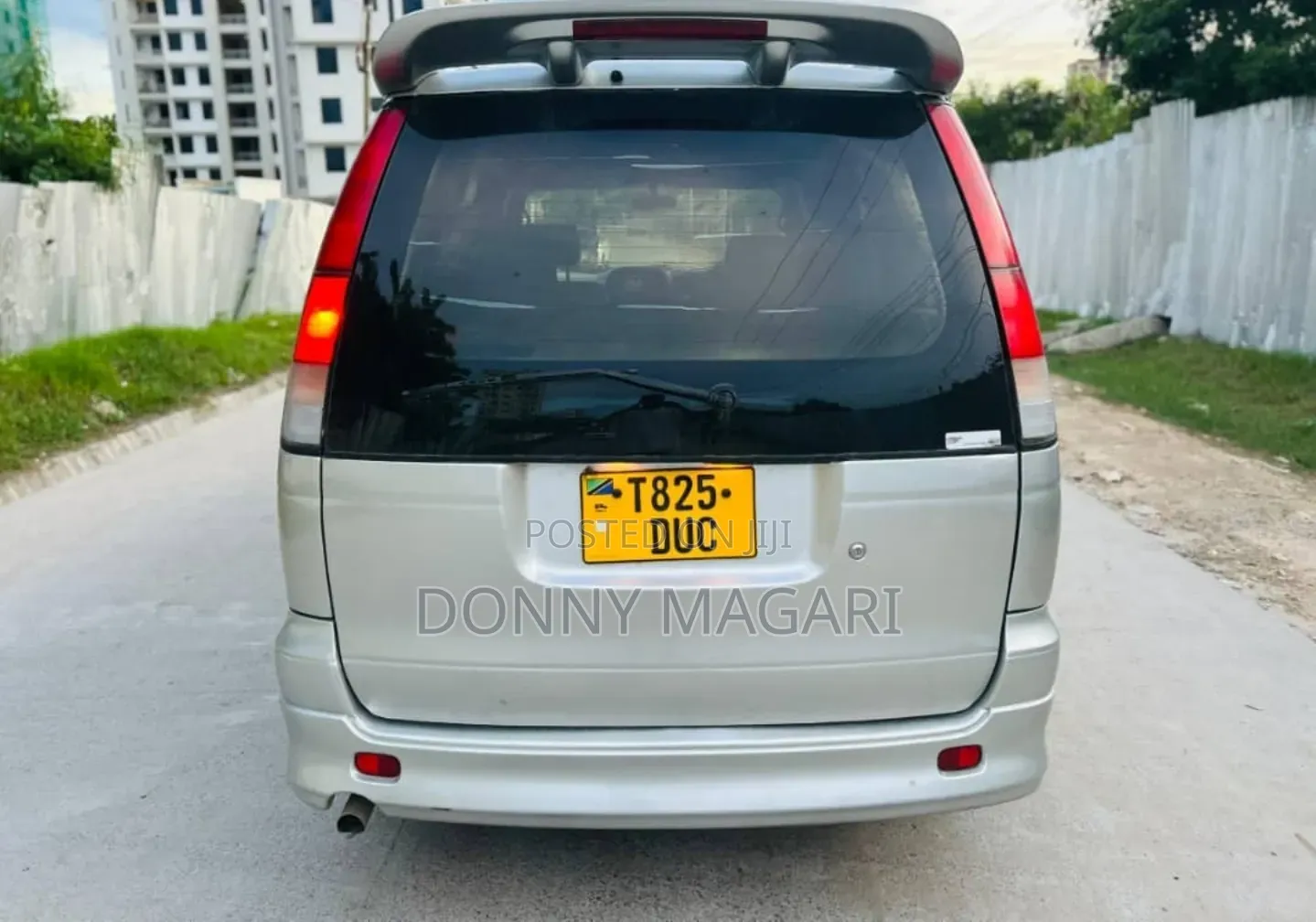 Toyota Noah 2003 Silver