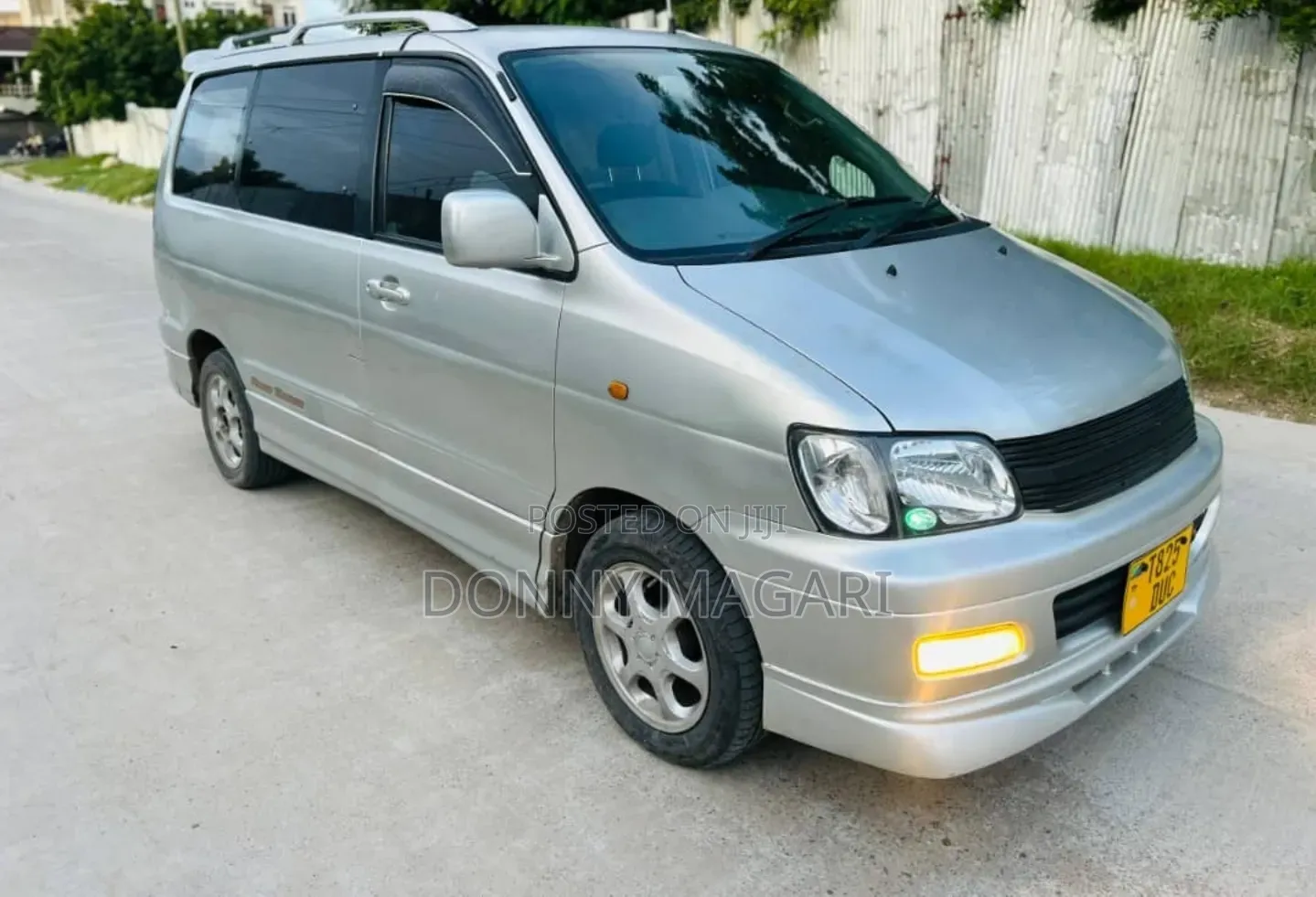 Toyota Noah 2003 Silver