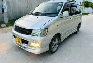 Toyota Noah 2003 Silver