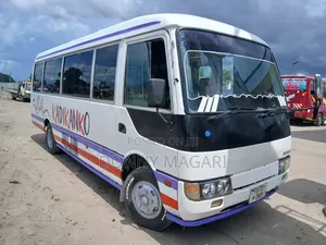 Mitsubishi Fuso Rosa 2000 White