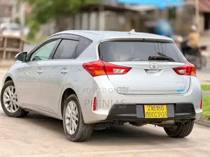 Toyota Auris 2013 Silver