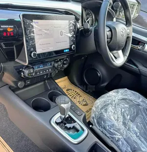 Toyota Hilux 2025 White