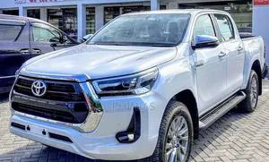 Toyota Hilux 2025 White