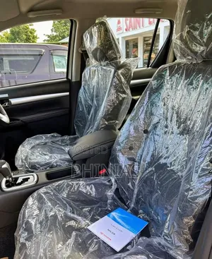 Toyota Hilux 2025 White