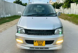 Toyota Noah 2002 Silver