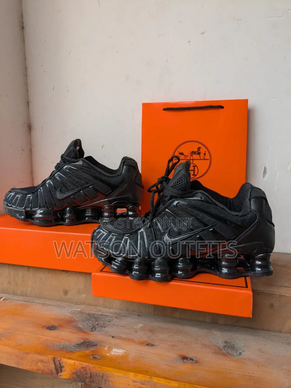 Men's Leather Shoes Materials Classic Nike Brand on Outer Side