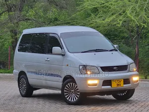 Toyota Noah 2001 Silver