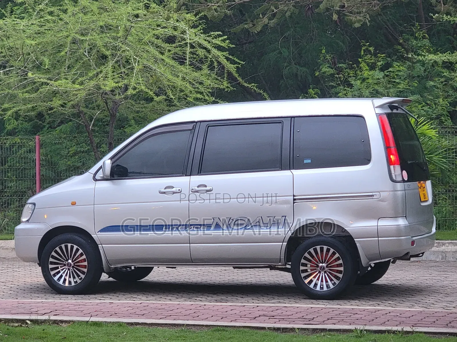 Toyota Noah 2001 Silver