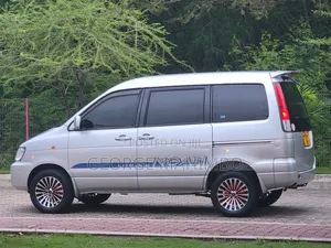 Toyota Noah 2001 Silver