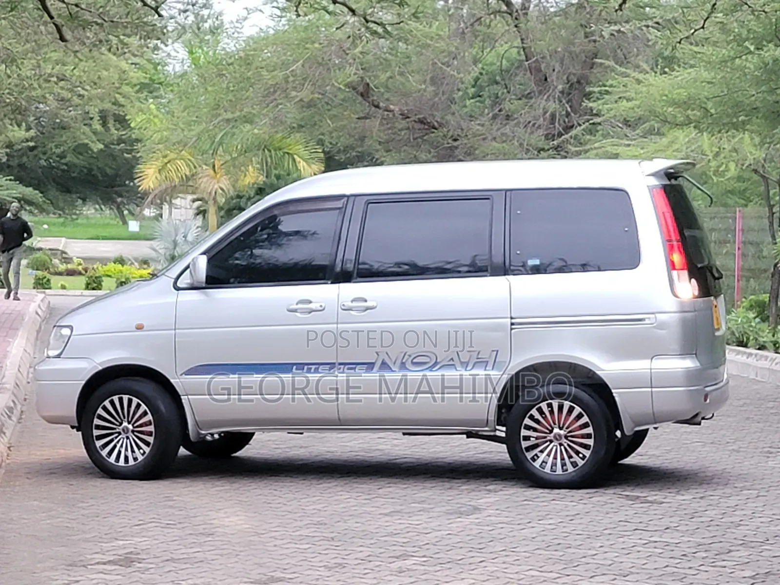 Toyota Noah 2001 Silver