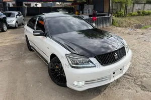Toyota Crown 2006 White