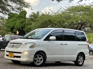 Toyota Noah 2.0 AWD (8 Seater) 2003 White