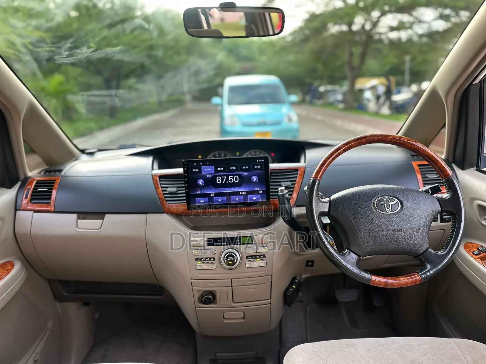 Toyota Noah 2.0 AWD (8 Seater) 2003 White