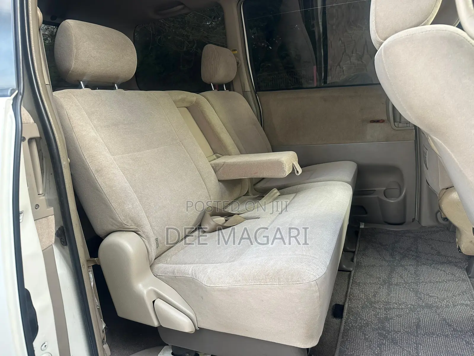 Toyota Noah 2.0 AWD (8 Seater) 2003 White
