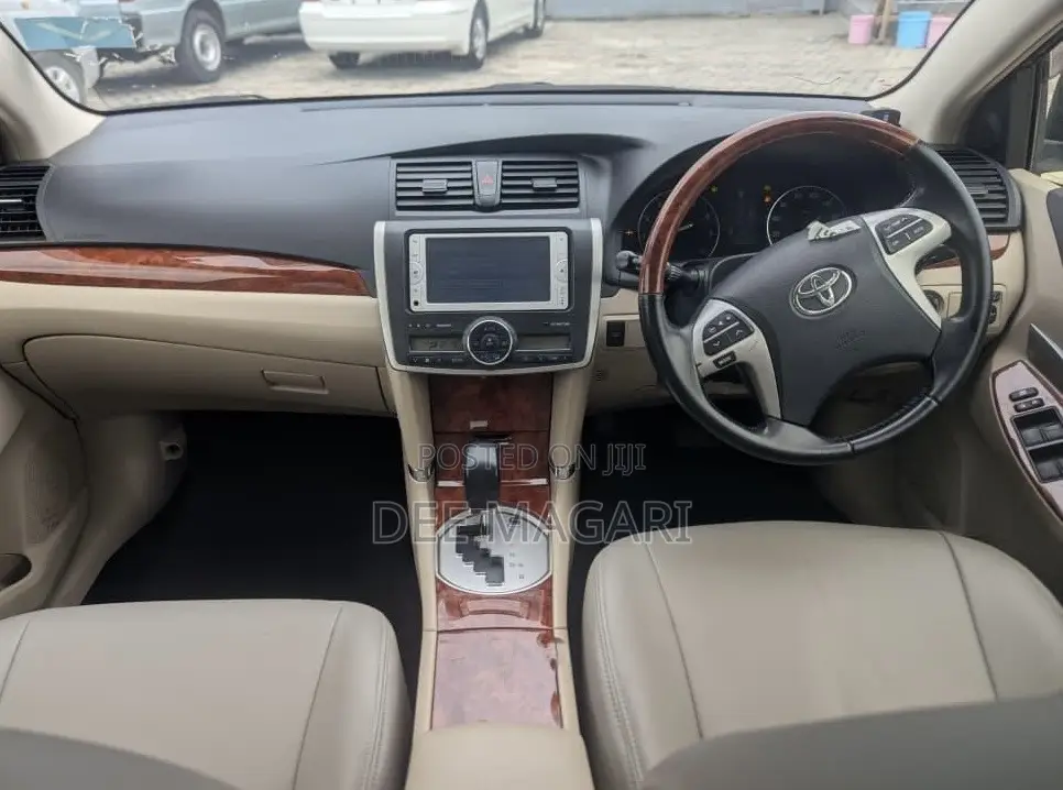 Toyota Premio 1.8 AWD 2013 Black