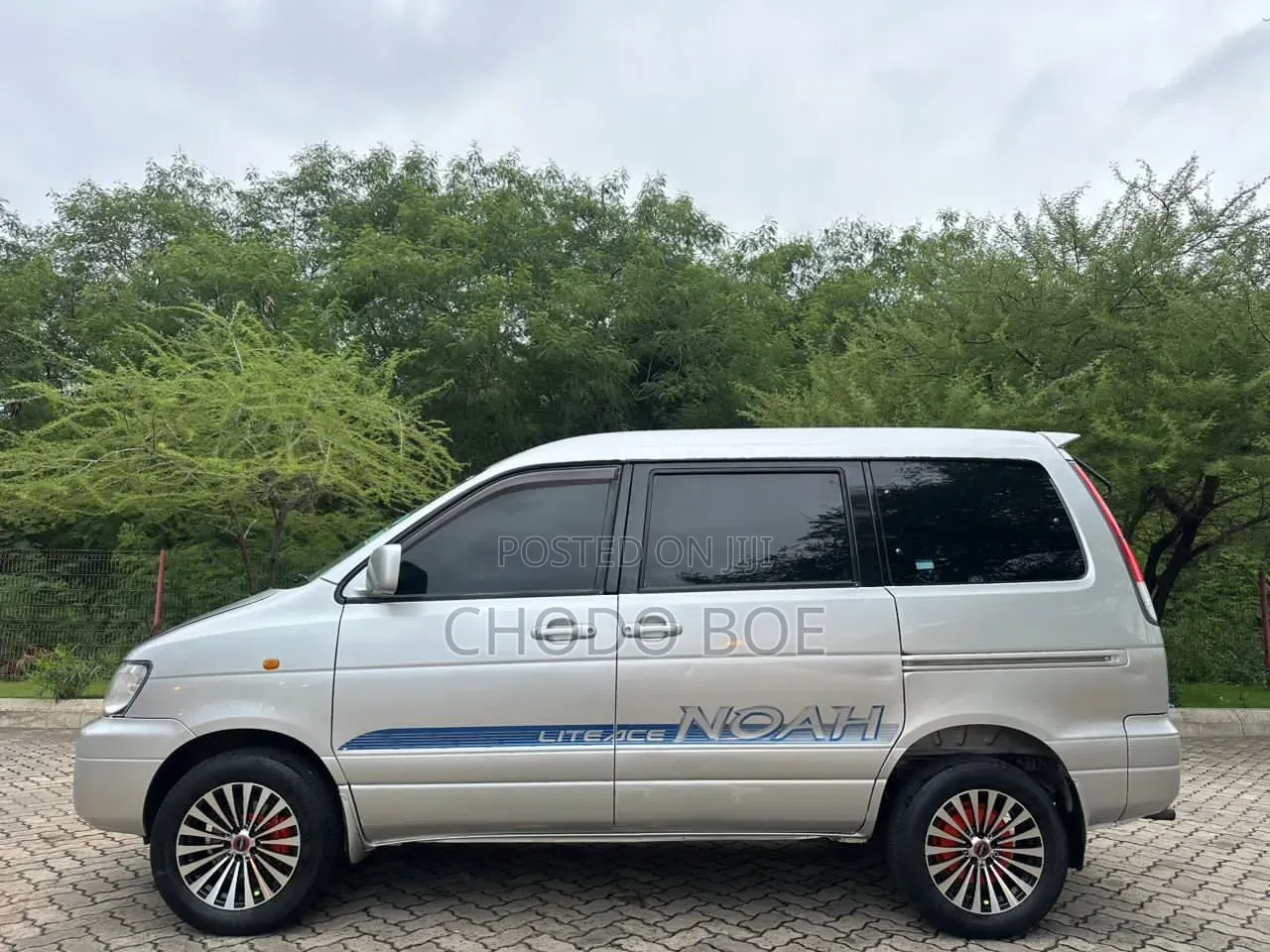 Toyota Noah 2001 Silver