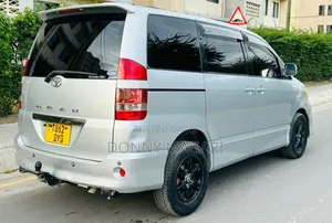 Toyota Noah 2005 Silver