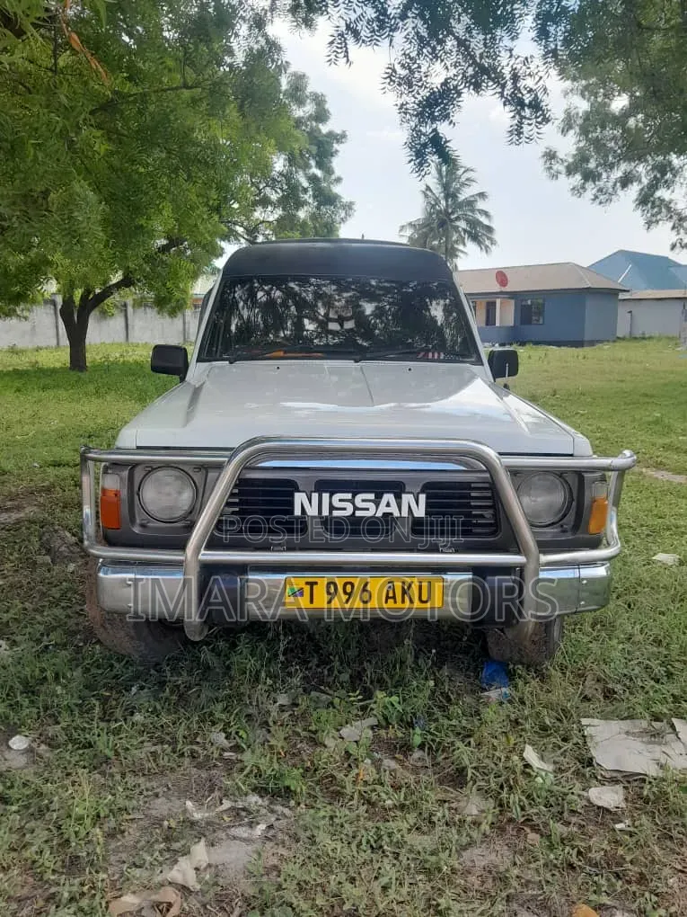 Nissan Patrol 1999 White