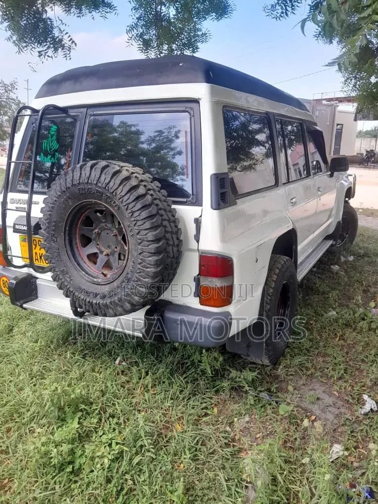 Nissan Patrol 1999 White