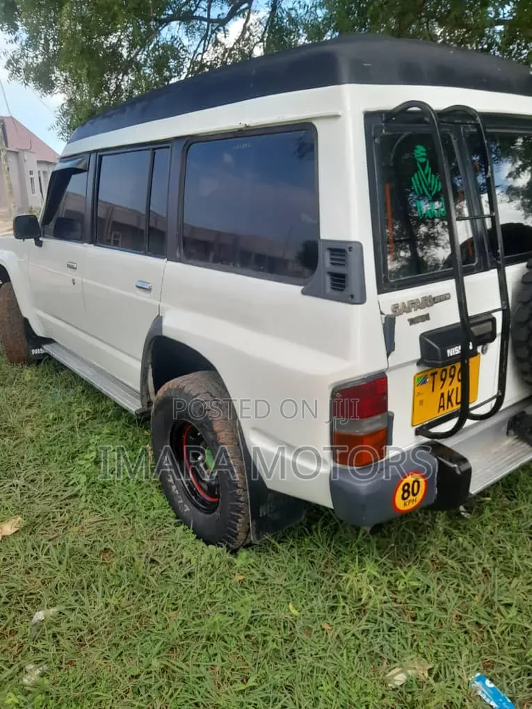 Nissan Patrol 1999 White