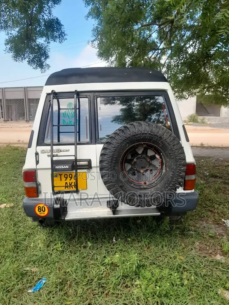 Nissan Patrol 1999 White