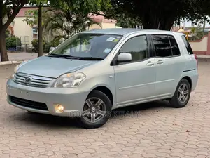 Toyota Raum 2008 Silver