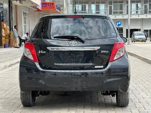 Toyota Vitz 2011 Black