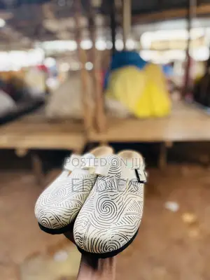 Sandles Za Kuvaa