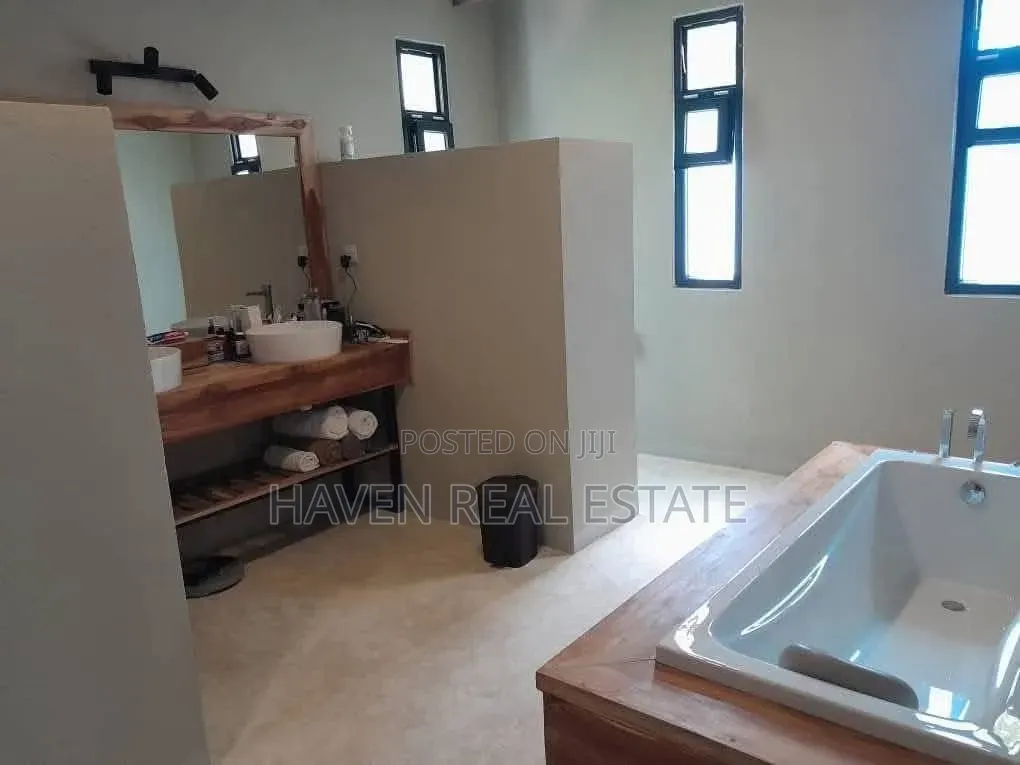 Furnished 6bdrm Villa in Kaskazini B for sale