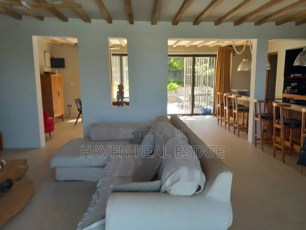Furnished 6bdrm Villa in Kaskazini B for sale