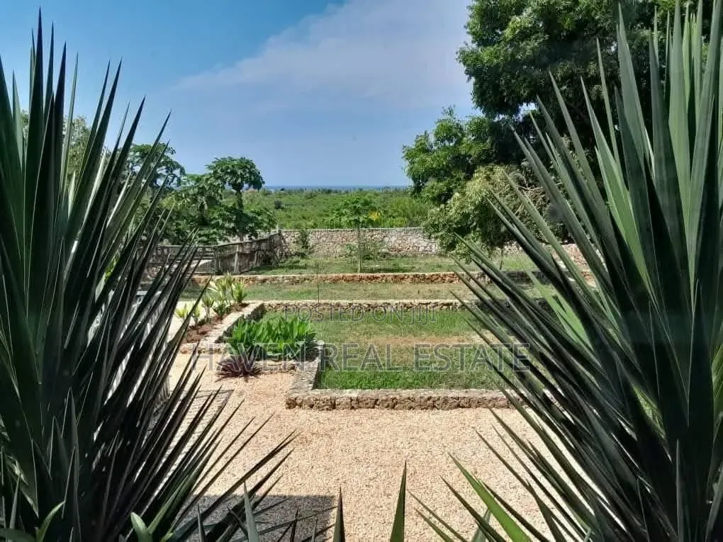 Furnished 6bdrm Villa in Kaskazini B for sale