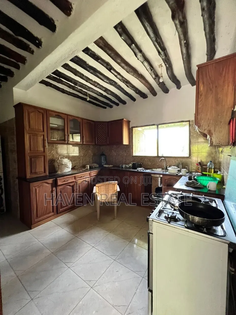 Furnished 6bdrm House in Kati for sale