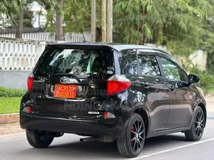 Toyota Ractis 2011 Black