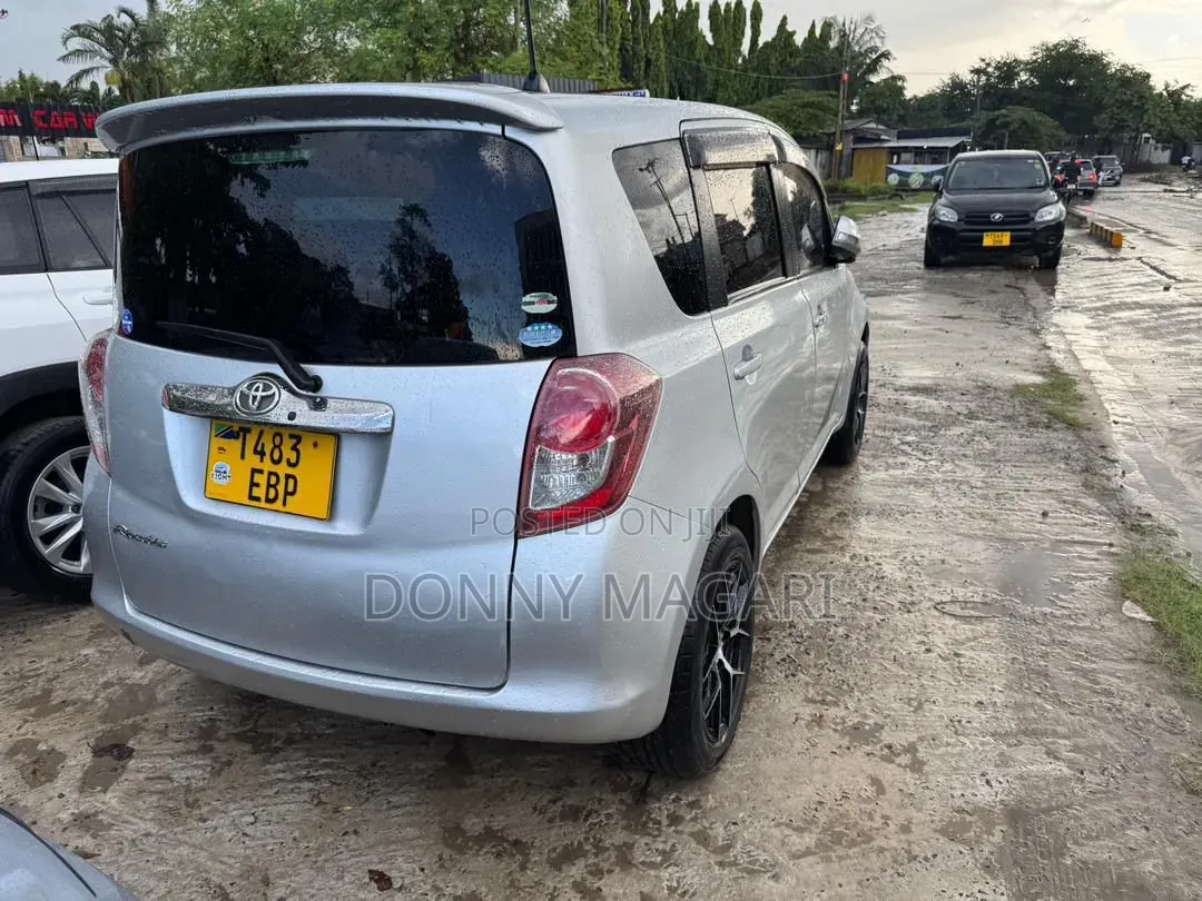 Toyota Ractis 2008 Silver