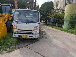 3t New Brand Jac Truck ( Half Body )