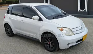Toyota IST 2004 White