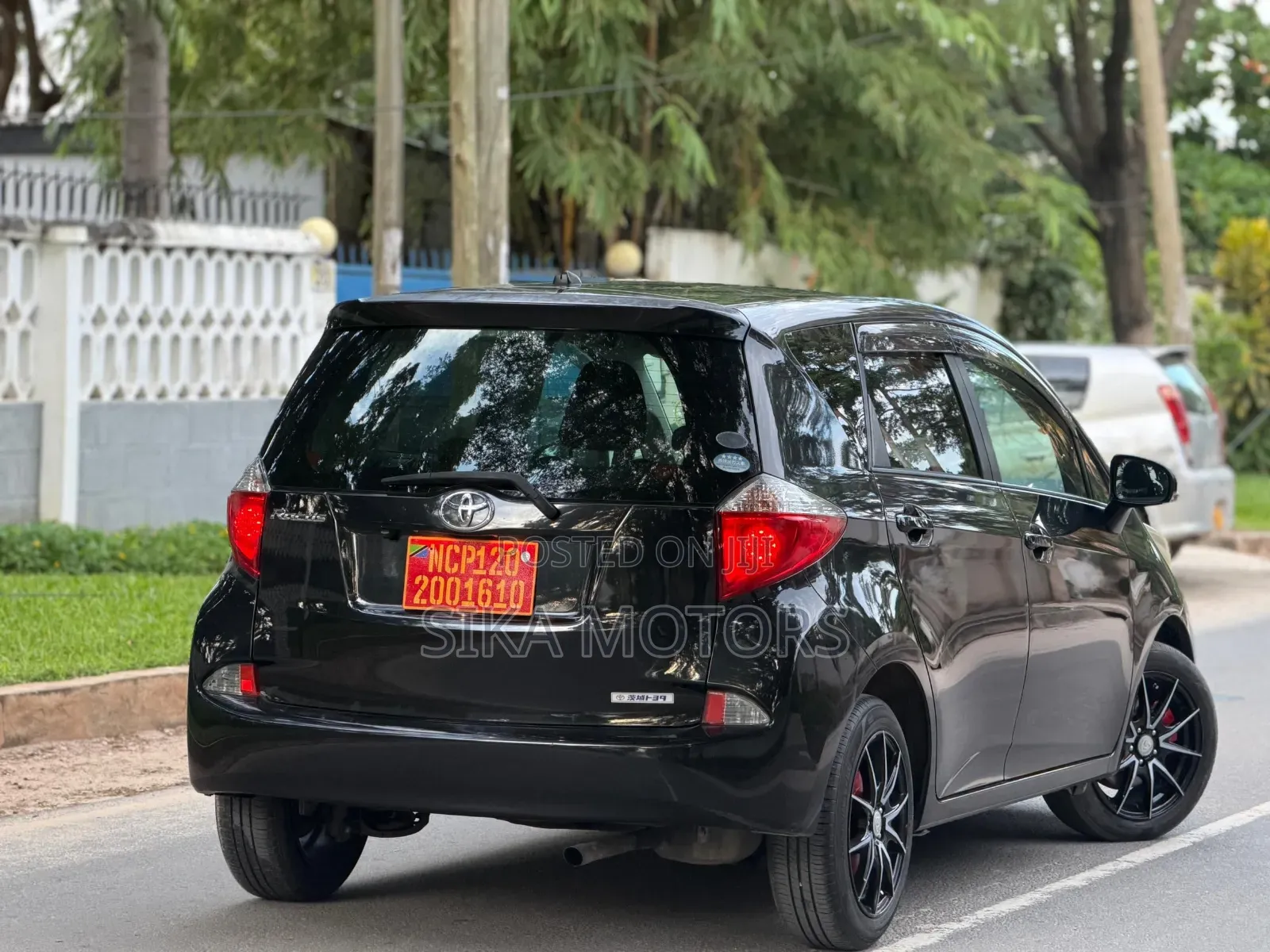 Toyota Ractis 2011 Black