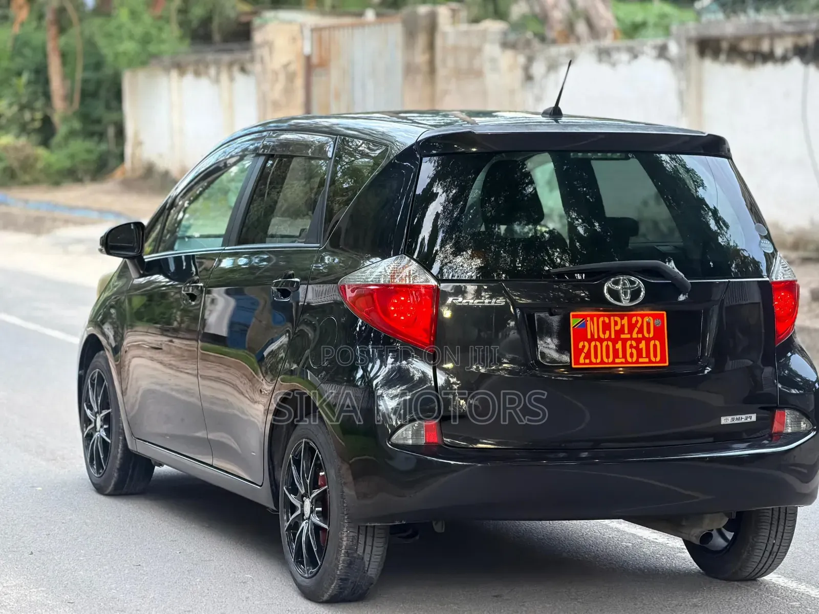 Toyota Ractis 2011 Black