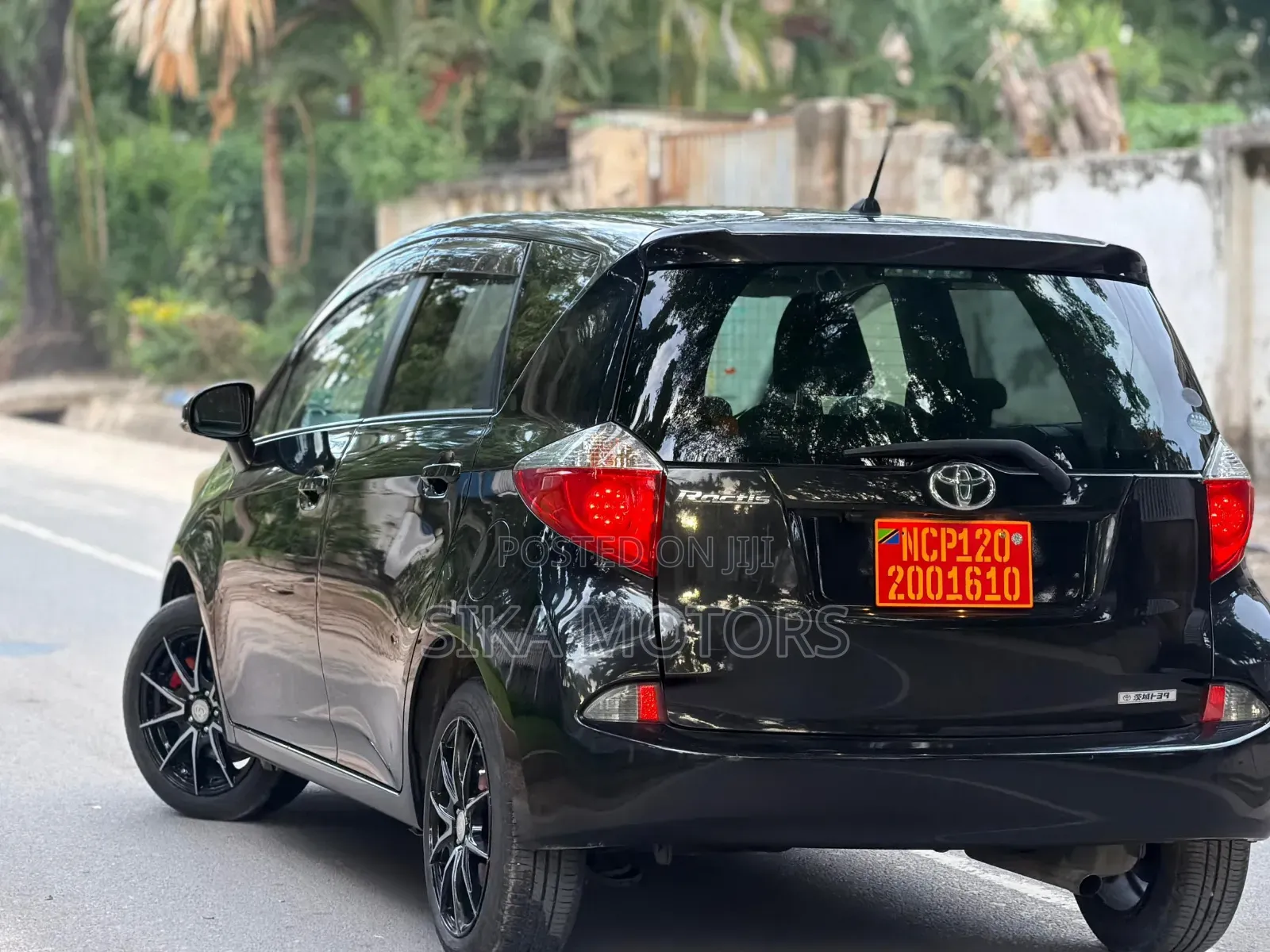 Toyota Ractis 2011 Black