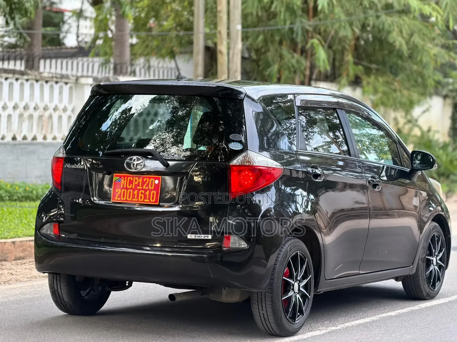 Toyota Ractis 2011 Black