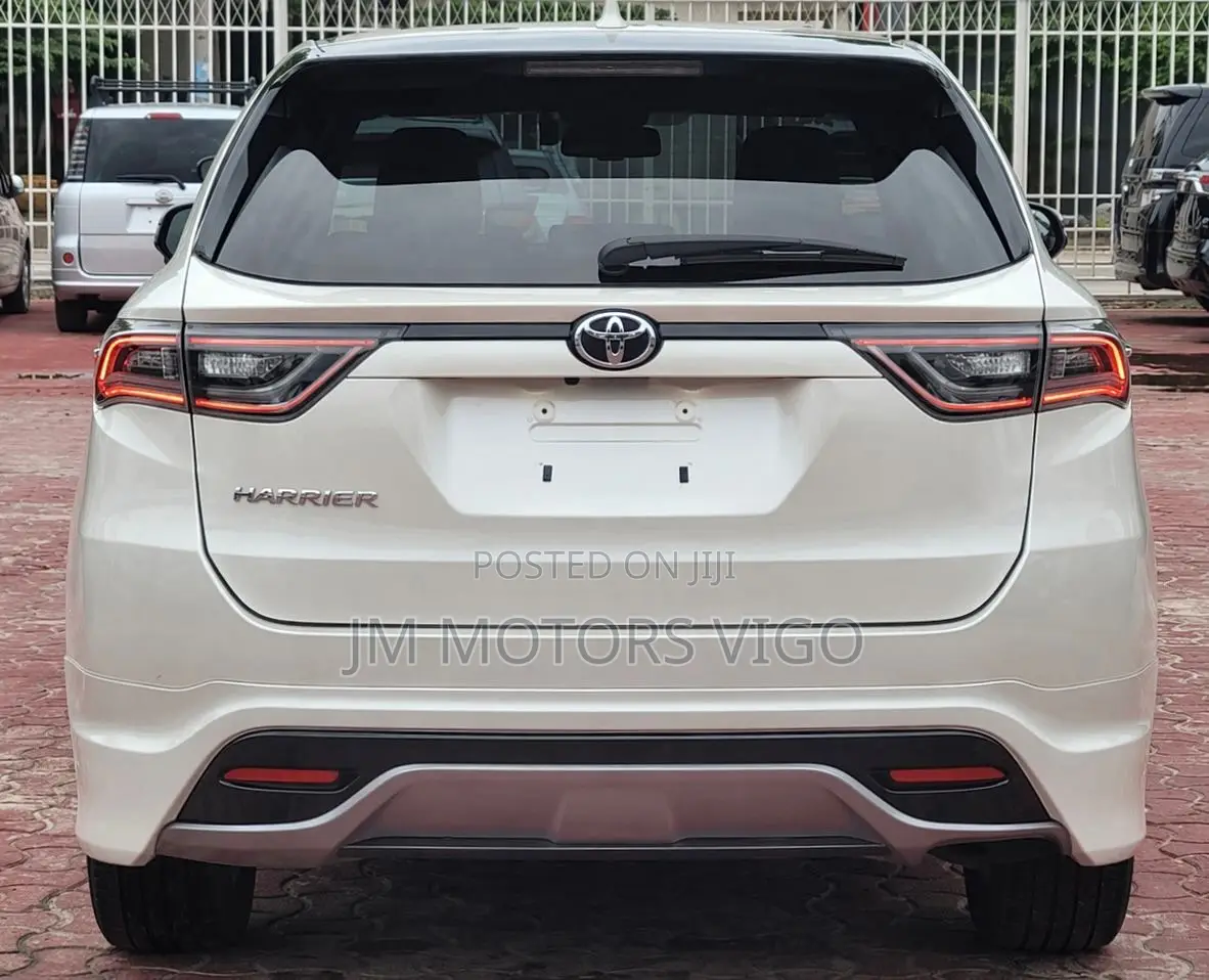 Toyota Harrier 2.0 2016 Pearl
