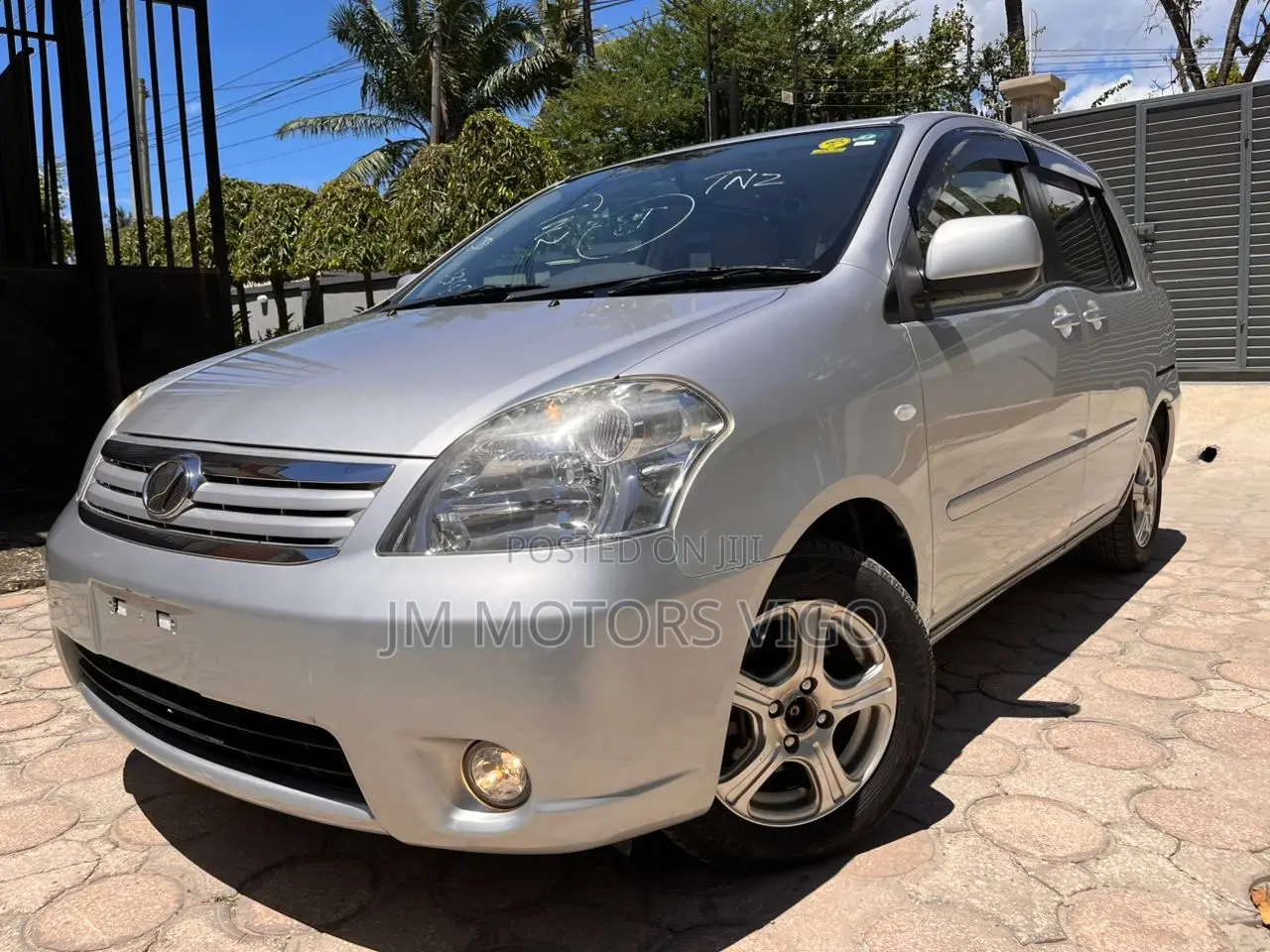 Toyota Raum 2010 Silver