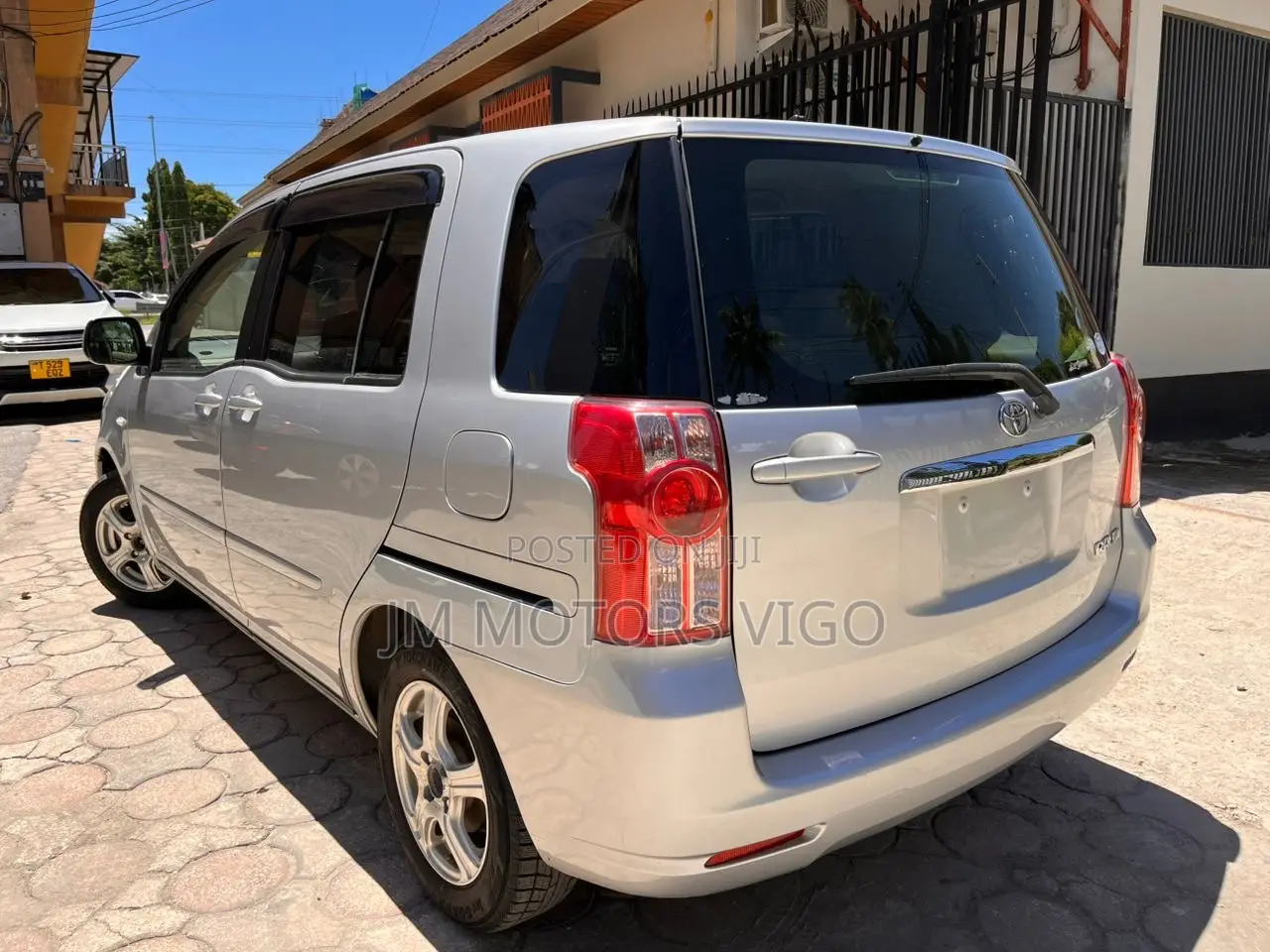 Toyota Raum 2010 Silver