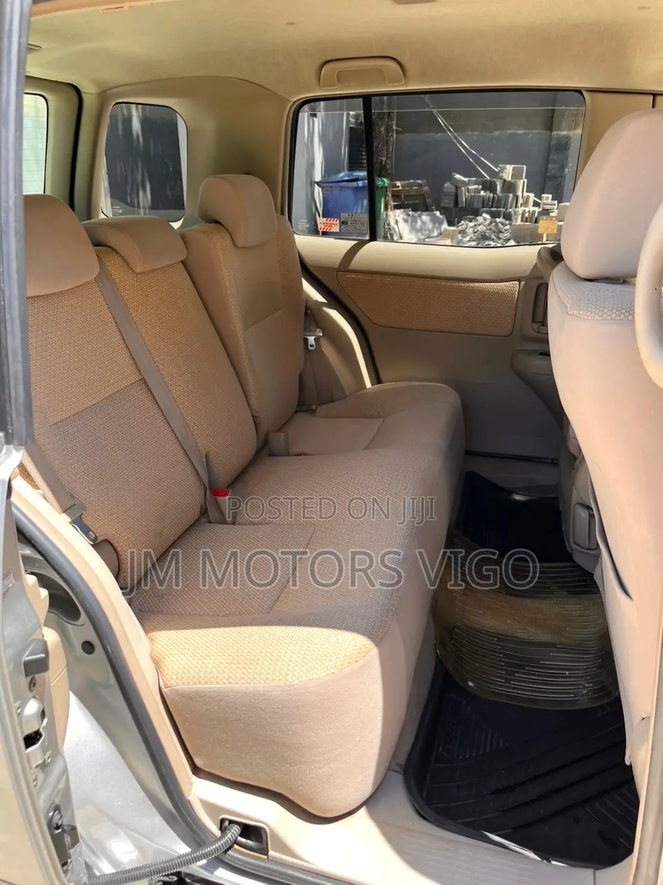 Toyota Raum 2010 Silver