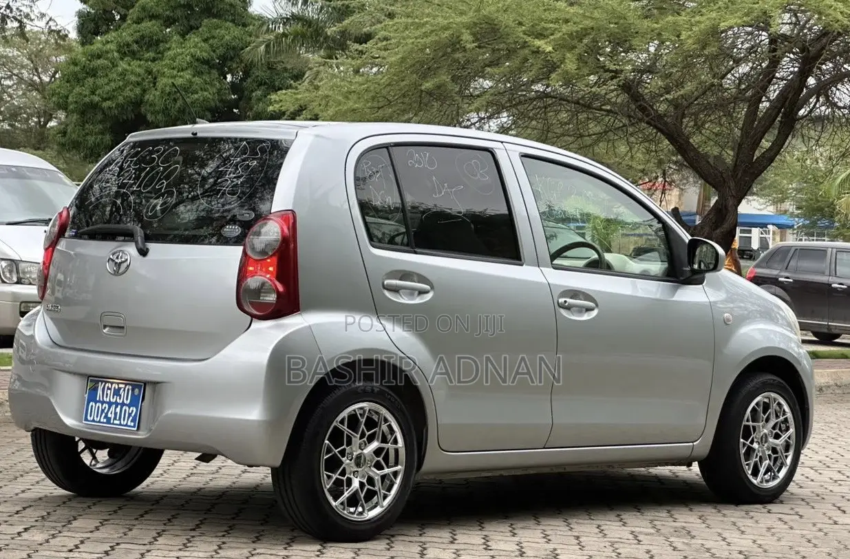 Toyota Passo 1.0 FWD 2010 Silver