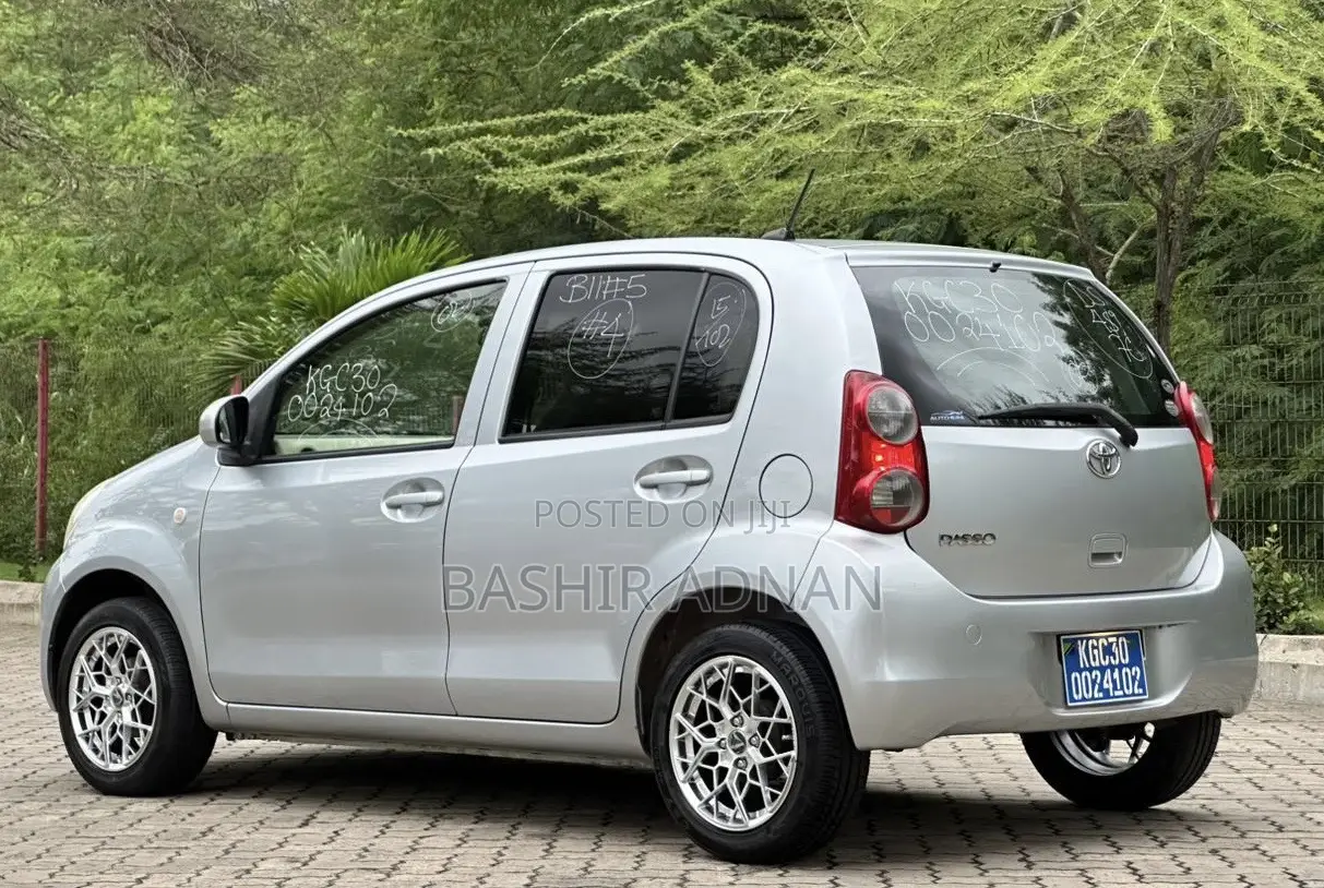 Toyota Passo 1.0 FWD 2010 Silver